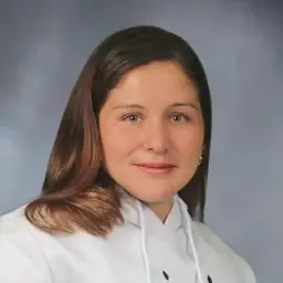 Adriana Plazas - Fundadora Adriana Plazas - Fundadora de Arte y Creaciones