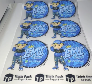 Paso 2: Estampado con tecnología DTF Máquina estampando